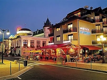 沿海酒店